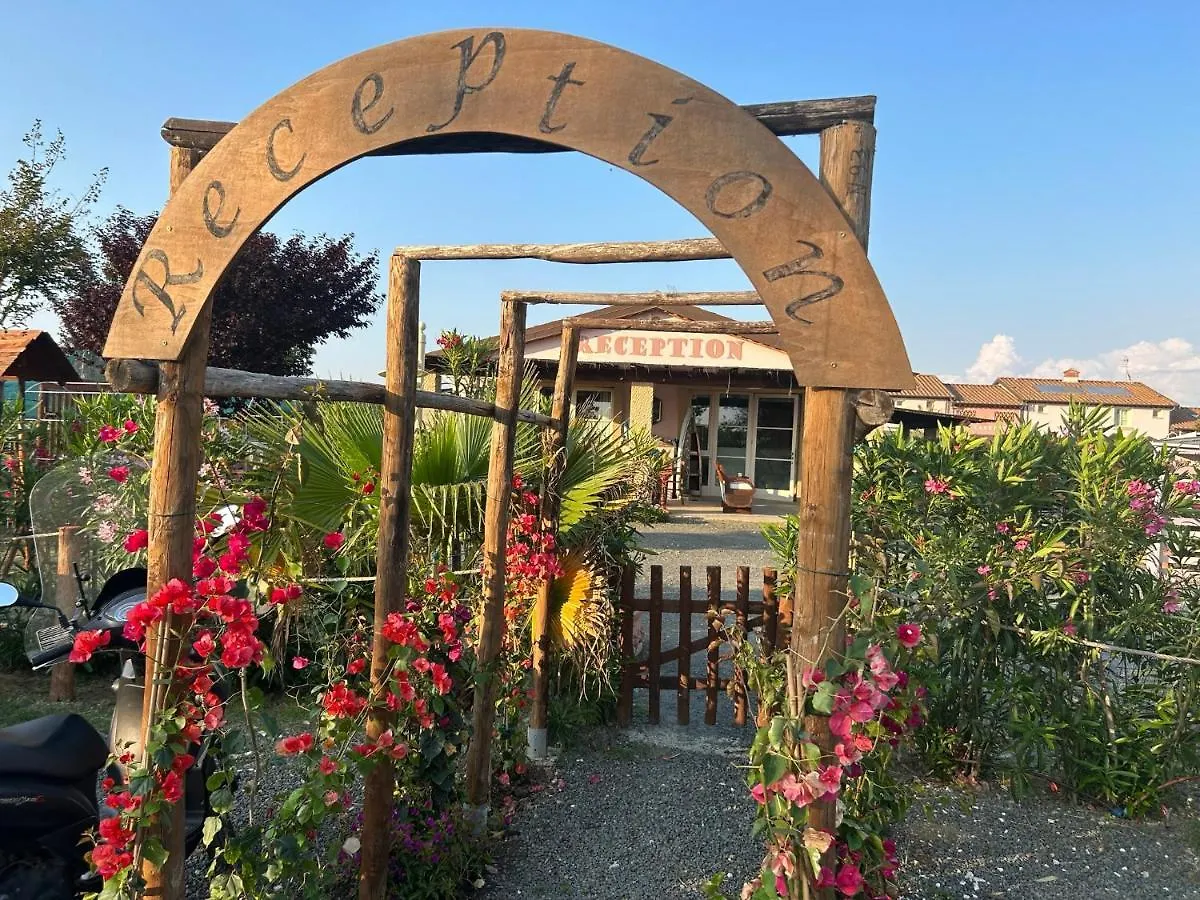 Aparthotel Fattoria Palazzeta - Pet & Family Friendly Cecina  0*, Cecina (Livorno) Włochy